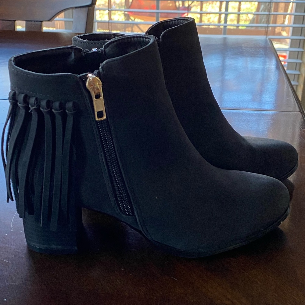 JG black heeled boots
